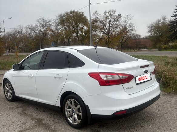 2011 Ford Focus III, белый, 750000 рублей - вид 3