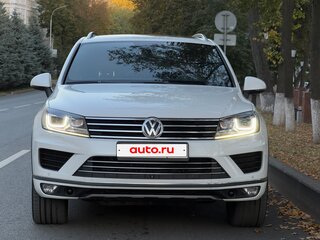 2017 Volkswagen Touareg II Рестайлинг, белый, 3150000 рублей, вид 2