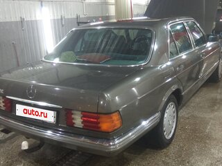 1984 Mercedes-Benz S-Класс 380 II (W126), серый, 1230000 рублей, вид 3