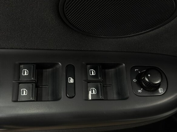 2011 Volkswagen Golf Plus II, белый, 799999 рублей - вид 12