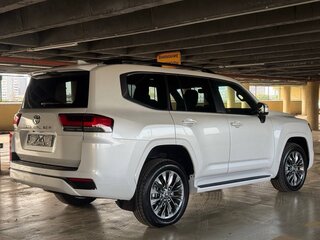 2025 Toyota Land Cruiser 300 Series, белый, 14700000 рублей, вид 4