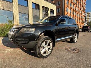 2005 Volkswagen Touareg I, чёрный, 1099000 рублей, вид 1