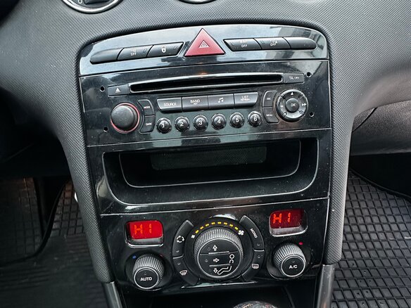 2011 Peugeot 308 I Рестайлинг, белый, 800000 рублей - вид 25