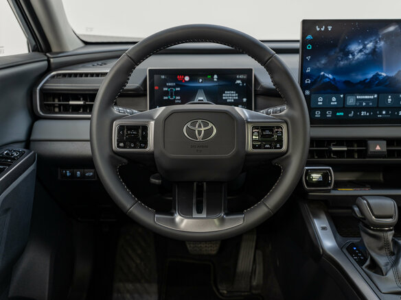 2026 Toyota RAV4 VI (XA60), чёрный, 4390000 рублей - вид 11