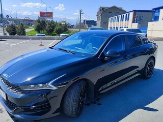 2022 Kia K5 III, чёрный, 2500000 рублей, вид 1