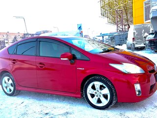 2009 Toyota Prius III (XW30), красный, 1400000 рублей, вид 5