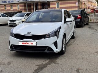 2020 Kia Rio IV Рестайлинг, белый, 1550000 рублей, вид 2