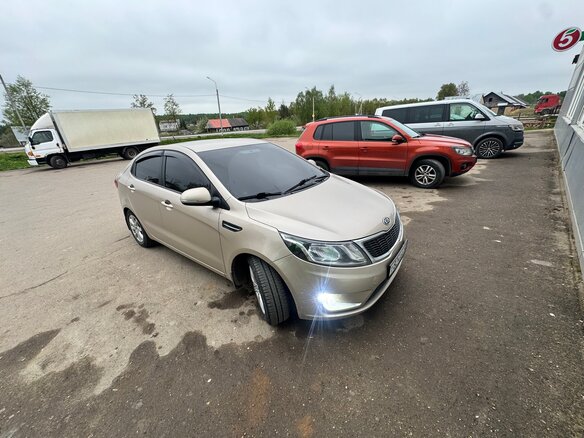 2012 Kia Rio 5-speed III, бежевый, 950000 рублей