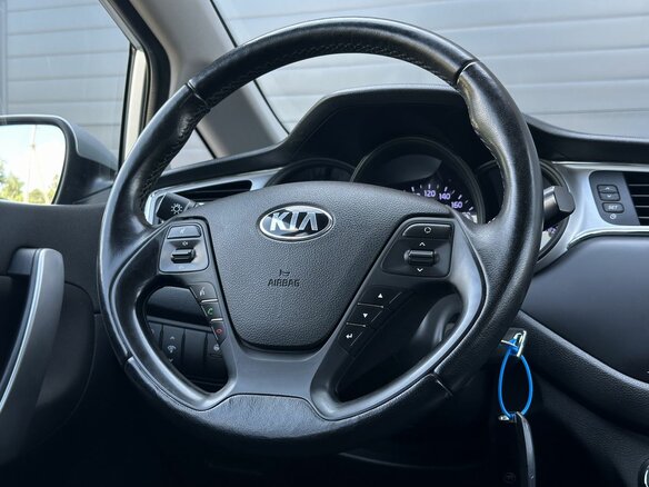2017 Kia Ceed II Рестайлинг, серебристый, 1419000 рублей - вид 13