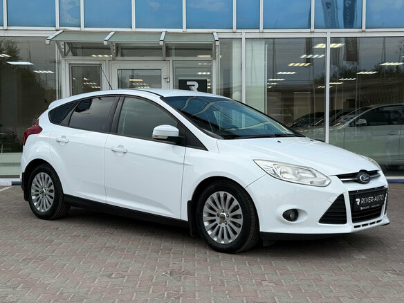 2013 Ford Focus III, белый - вид 1