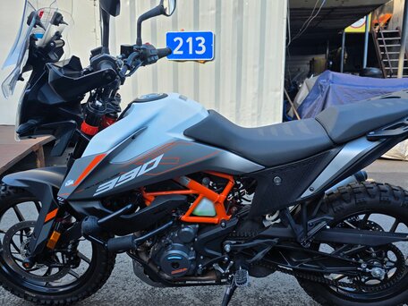 2024 KTM 390 Adventure, серебристый, 495000 рублей, вид 1
