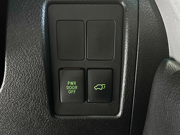 2014 Toyota Land Cruiser 200 Series Рестайлинг 1, серебристый, 3930000 рублей - вид 23