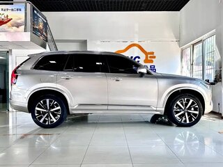 2025 Volvo XC90 B6 II Рестайлинг 2, серебристый, 7774537 рублей, вид 3