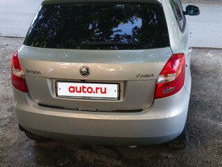2013 Skoda Fabia II Рестайлинг, серебристый, 650000 рублей, вид 4