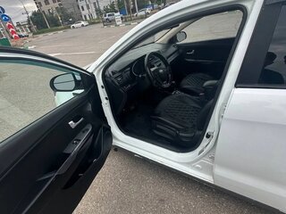 2017 Kia Rio III Рестайлинг, белый, 420000 рублей, вид 5