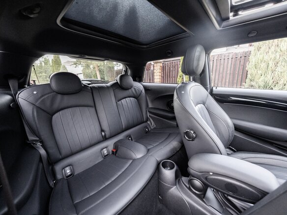 2022 Mini Hatch Cooper S III (F55/F56) Рестайлинг 2, серый, 3950000 рублей - вид 28