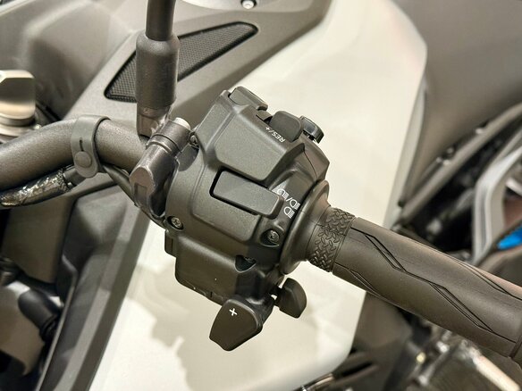 2026 Yamaha MT-09 (FZ-09), серый, 1550000 рублей - вид 9