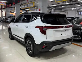 2023 Kia Seltos I Рестайлинг, белый, 1870000 рублей, вид 4
