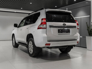 2016 Toyota Land Cruiser Prado 150 Series Рестайлинг 1, белый, 3185000 рублей, вид 4