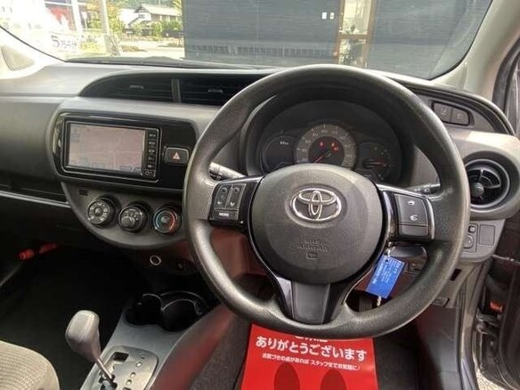 2018 Toyota Vitz III (XP130) Рестайлинг, серый, 990000 рублей - вид 11