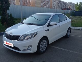 2013 Kia Rio 4-speed III, белый, 850000 рублей, вид 1