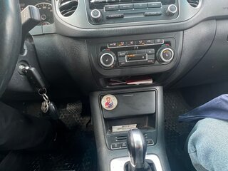 2010 Volkswagen Tiguan I, чёрный, 980000 рублей, вид 3