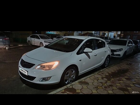 2012 Opel Astra J Рестайлинг, белый, 650000 рублей - вид 1