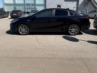 2022 Kia Cerato IV Рестайлинг, чёрный, 2250000 рублей, вид 4