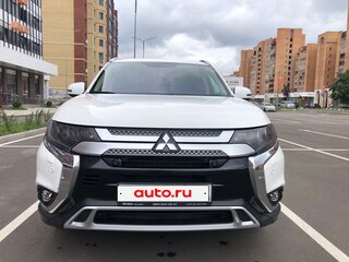 2019 Mitsubishi Outlander III Рестайлинг 3, белый, 1999000 рублей, вид 2
