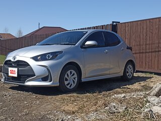 2020 Toyota Yaris IV, серый, 1050000 рублей, вид 1