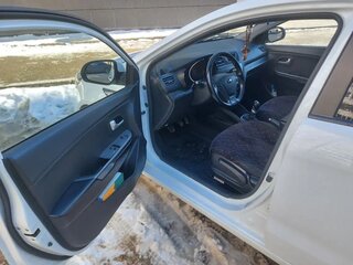 2015 Kia Rio III Рестайлинг, белый, 1100000 рублей, вид 5