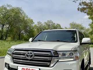 2015 Toyota Land Cruiser 200 Series Рестайлинг 2, белый, 6390000 рублей, вид 2
