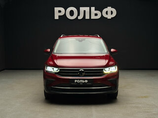2021 Volkswagen Tiguan II Рестайлинг, красный, 2490000 рублей, вид 2