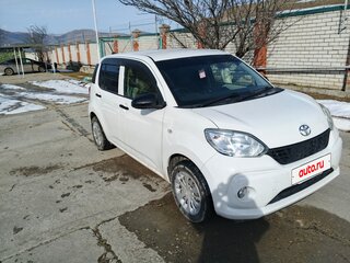 2018 Toyota Passo III, белый, 830000 рублей, вид 2