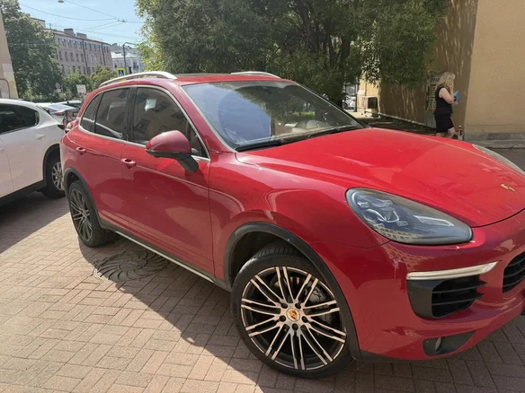 2016 Porsche Cayenne S II Рестайлинг (958), красный, 3121000 рублей - вид 1