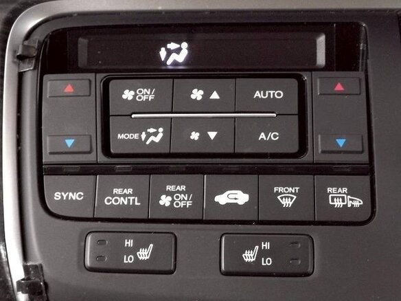 2017 Honda Stepwgn Spada V Рестайлинг, белый, 1600000 рублей - вид 11