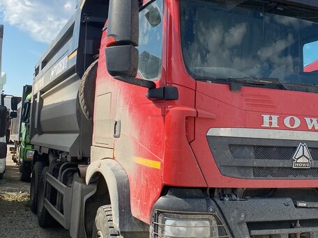 2024 Sinotruk Howo ZZ3327, красный, 6288000 рублей, вид 1