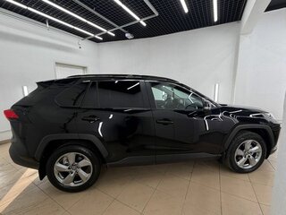 2022 Toyota RAV4 V (XA50), чёрный, 4277000 рублей, вид 3