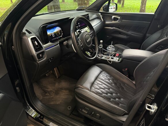 2022 Kia Sorento IV, чёрный, 4900000 рублей - вид 2