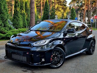 2023 Toyota Yaris IV, чёрный, 4250000 рублей, вид 1