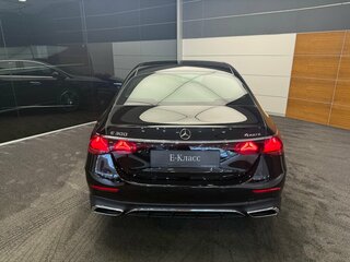 2024 Mercedes-Benz E-Класс 300 VI (W214, S214), чёрный, 9555000 рублей, вид 5