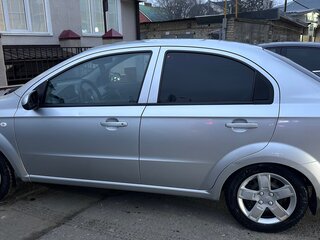 2010 Chevrolet Aveo I Рестайлинг, серебристый, 650000 рублей, вид 2