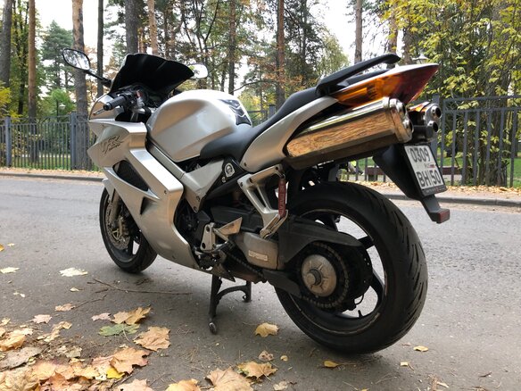 2003 Honda VFR 800, серебристый, 330000 рублей - вид 3