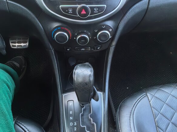 2014 Hyundai Solaris I, чёрный, 720000 рублей - вид 7