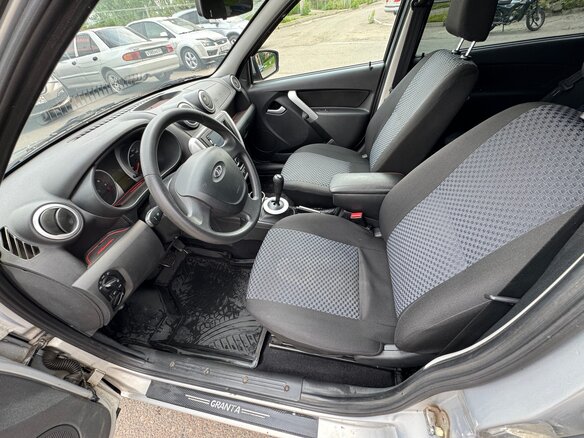 2016 Lada (ВАЗ) Granta I, серебристый, 305000 рублей - вид 7