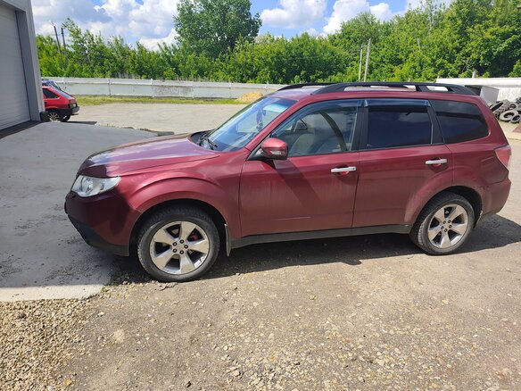 2011 Subaru Forester III Рестайлинг, красный, 1000000 рублей - вид 4