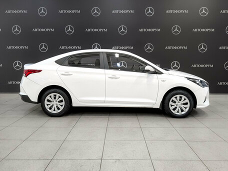 2022 Hyundai Solaris II Рестайлинг, белый, 1565000 рублей, вид 4