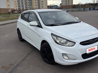2011 Hyundai Solaris I, белый, 650000 рублей, вид 3