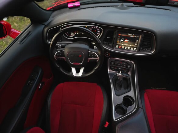 2017 Dodge Challenger III Рестайлинг 2, красный, 3719000 рублей - вид 7