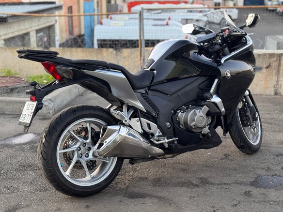 2011 Honda VFR 1200, чёрный, 840000 рублей - вид 2